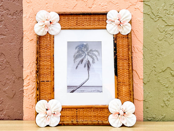 Medium Shell Chic Rattan Frame