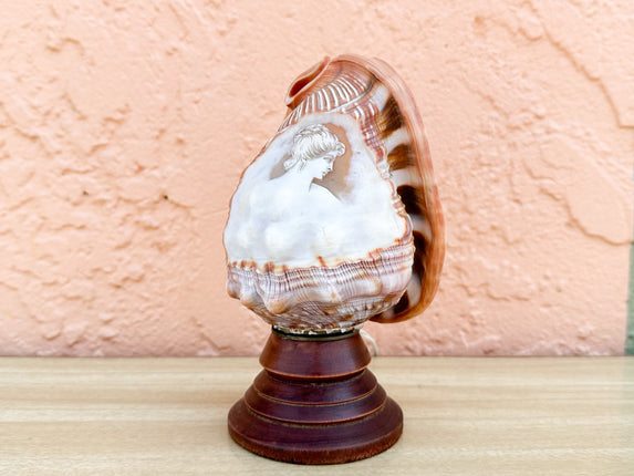 Petite Shell Cameo Lamp