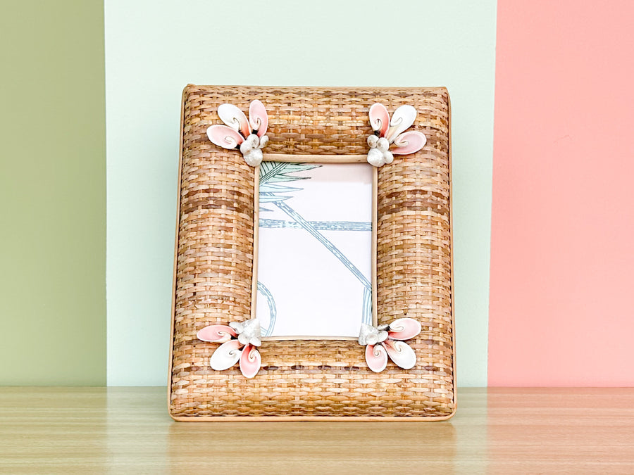 Shell Chic Rattan Frame