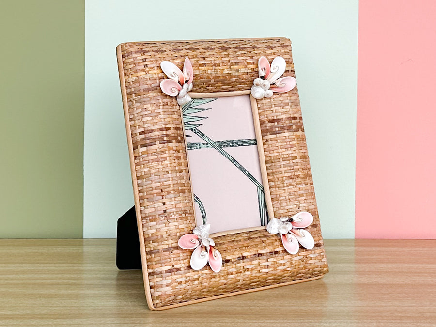 Shell Chic Rattan Frame