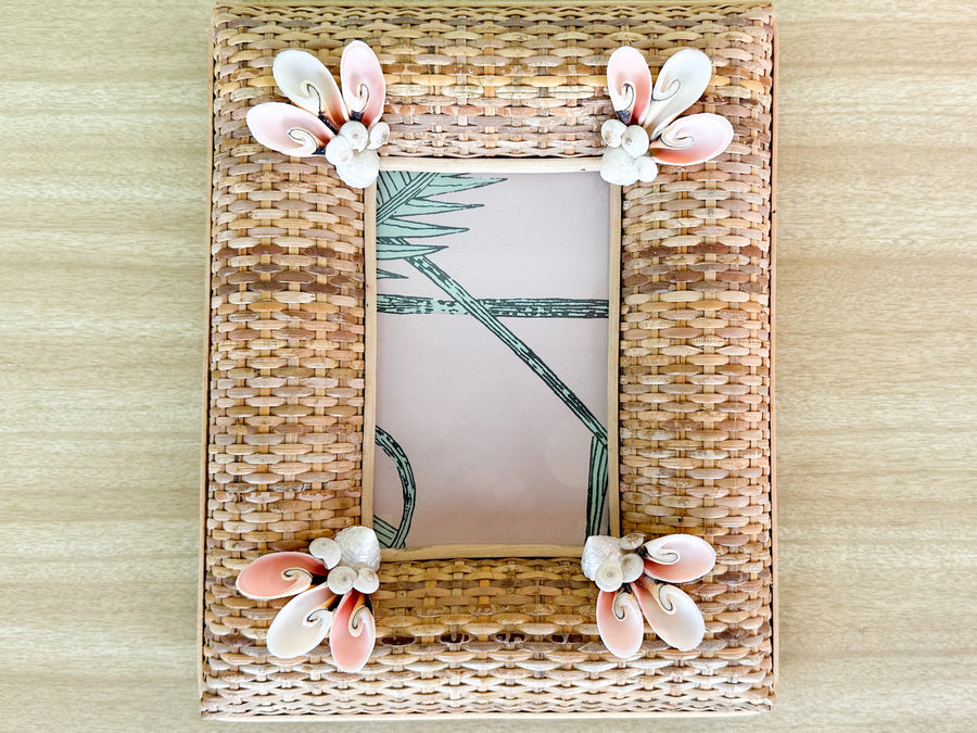 Shell Chic Rattan Frame