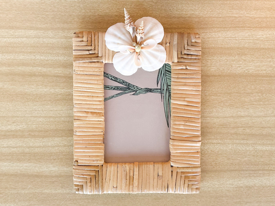 Shell Chic Rattan Frame