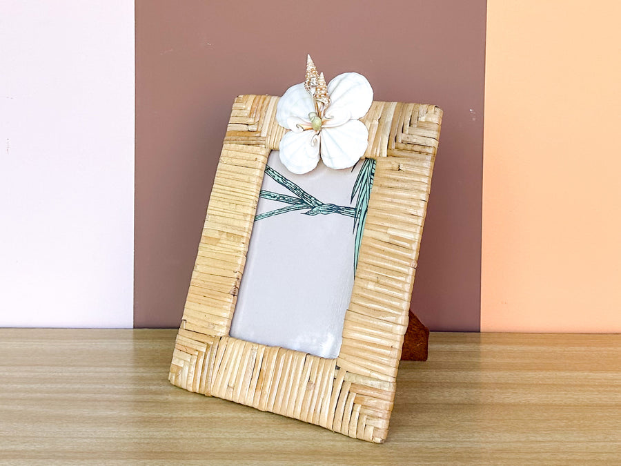 Shell Chic Rattan Frame