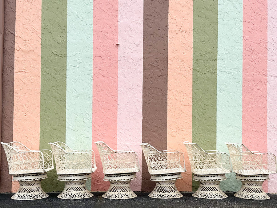 Old Florida Style Webspun Outdoor Dining Set