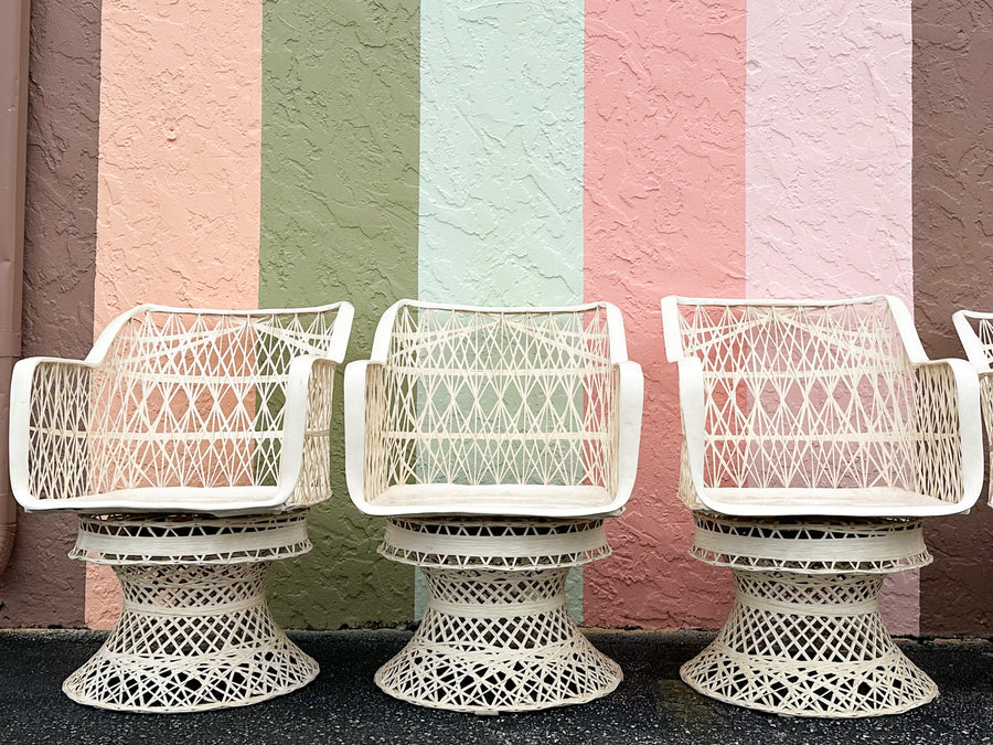 Old Florida Style Webspun Outdoor Dining Set