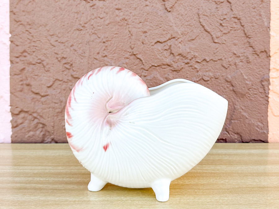 Kips Bay Show House Pink Fitz and Floyd Shell Cachepot