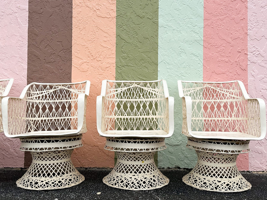 Old Florida Style Webspun Outdoor Dining Set