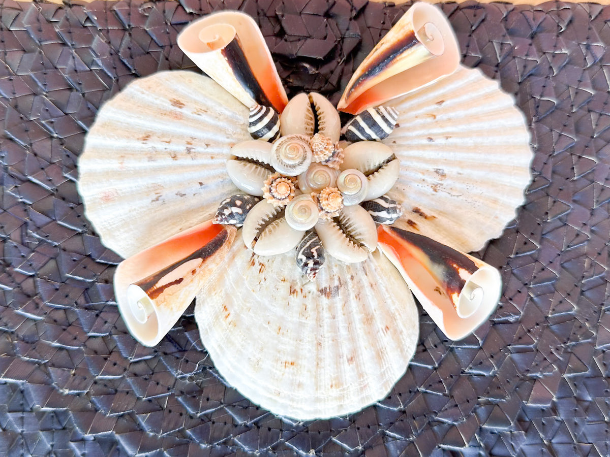 Raffia Shellegance Clutch