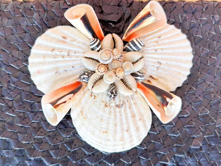 Raffia Shellegance Clutch