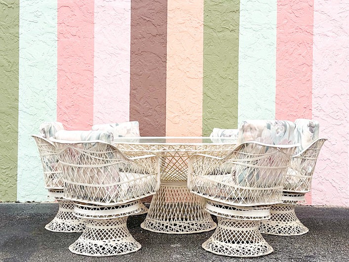 Old Florida Style Webspun Outdoor Dining Set