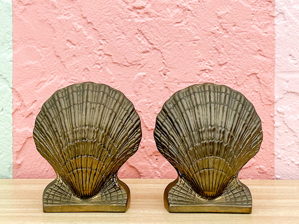 Clam Shell Bookends