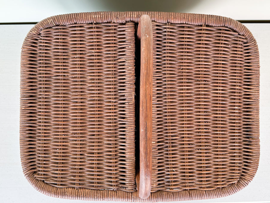 Sweet Shell Picnic Basket