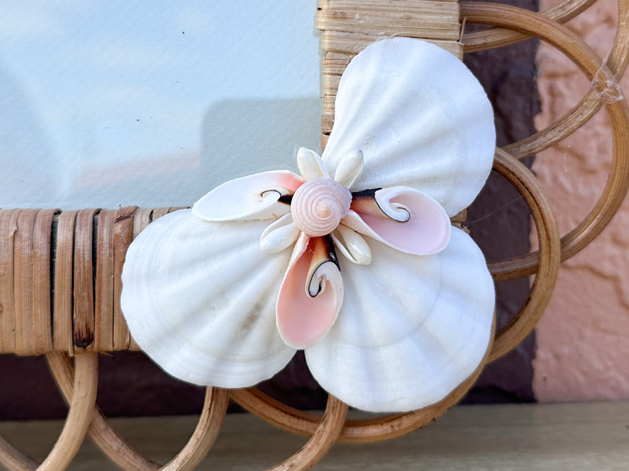 Large Shell Chic Rattan Frame