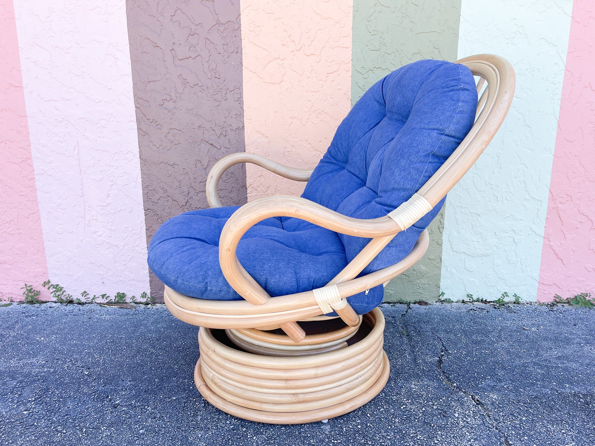 Rattan swivel outlet chair