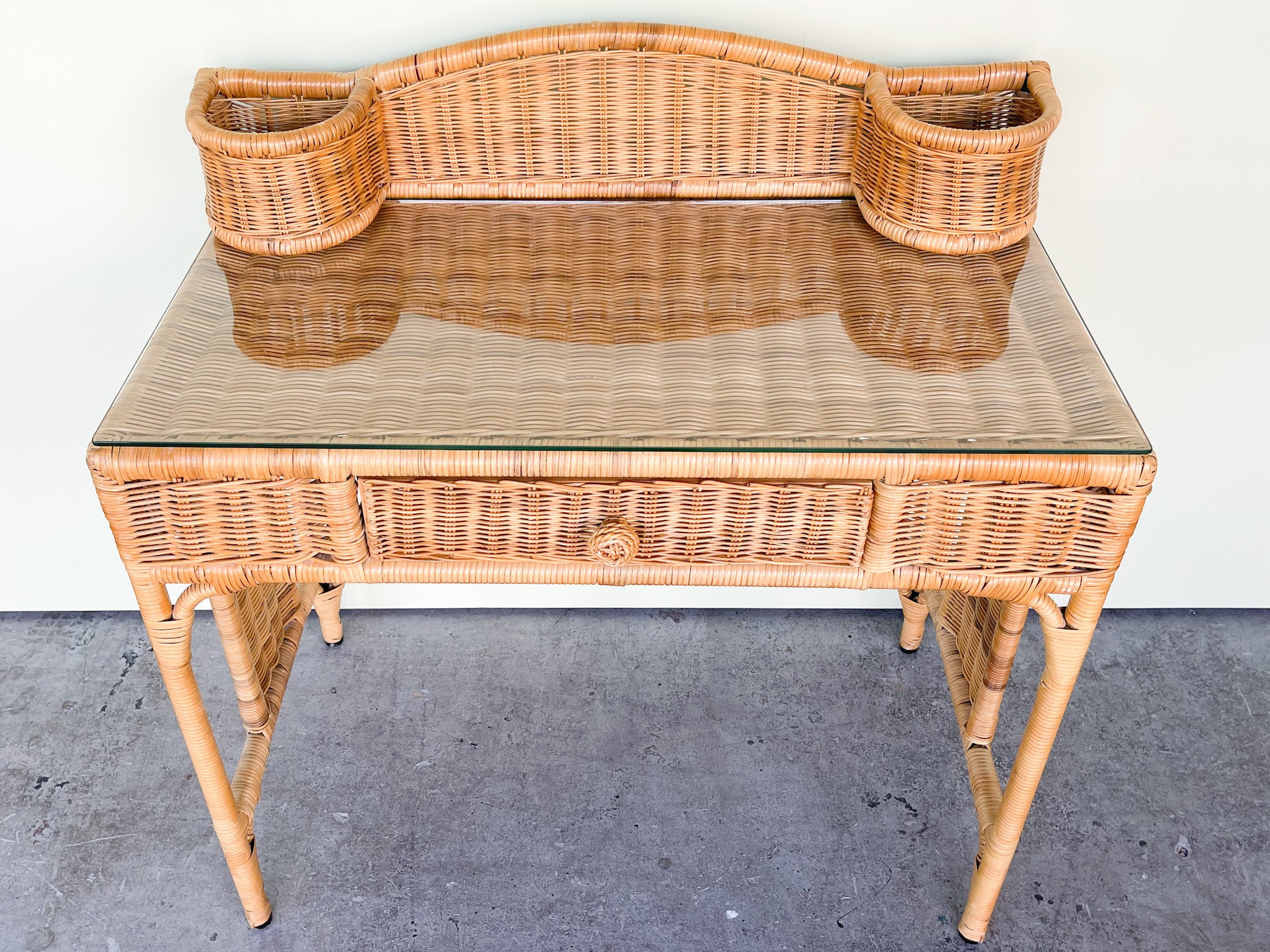 Wicker desk and discount chair