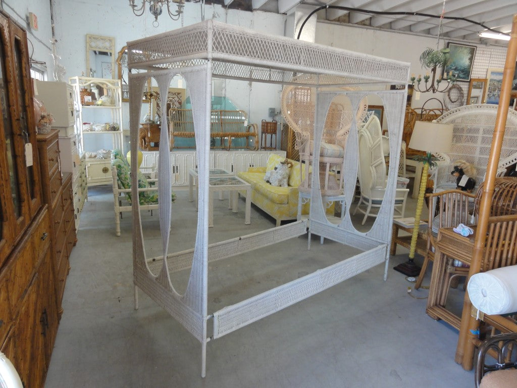 Palm Beach Chic Wicker Canopy Daybed